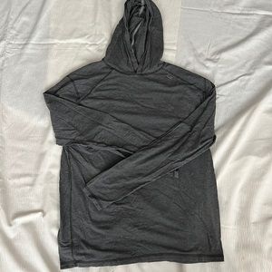 Men’s Athletics long sleeve shirt w hood.